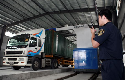 超等中国干线，让客户企业真正实现“在自家门口收发货”。